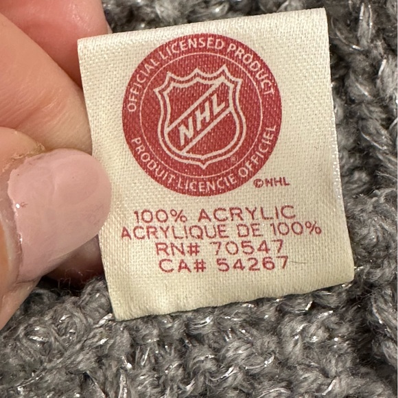 47 Silver/ Gray Knit Cable Infinity Scarf Pittsburgh Penguins NHL - Picture 7 of 8